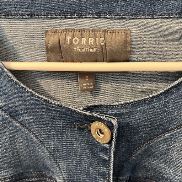 Torrid Cropped Denim Jacket - Dark Wash - Picture 4 of 4
